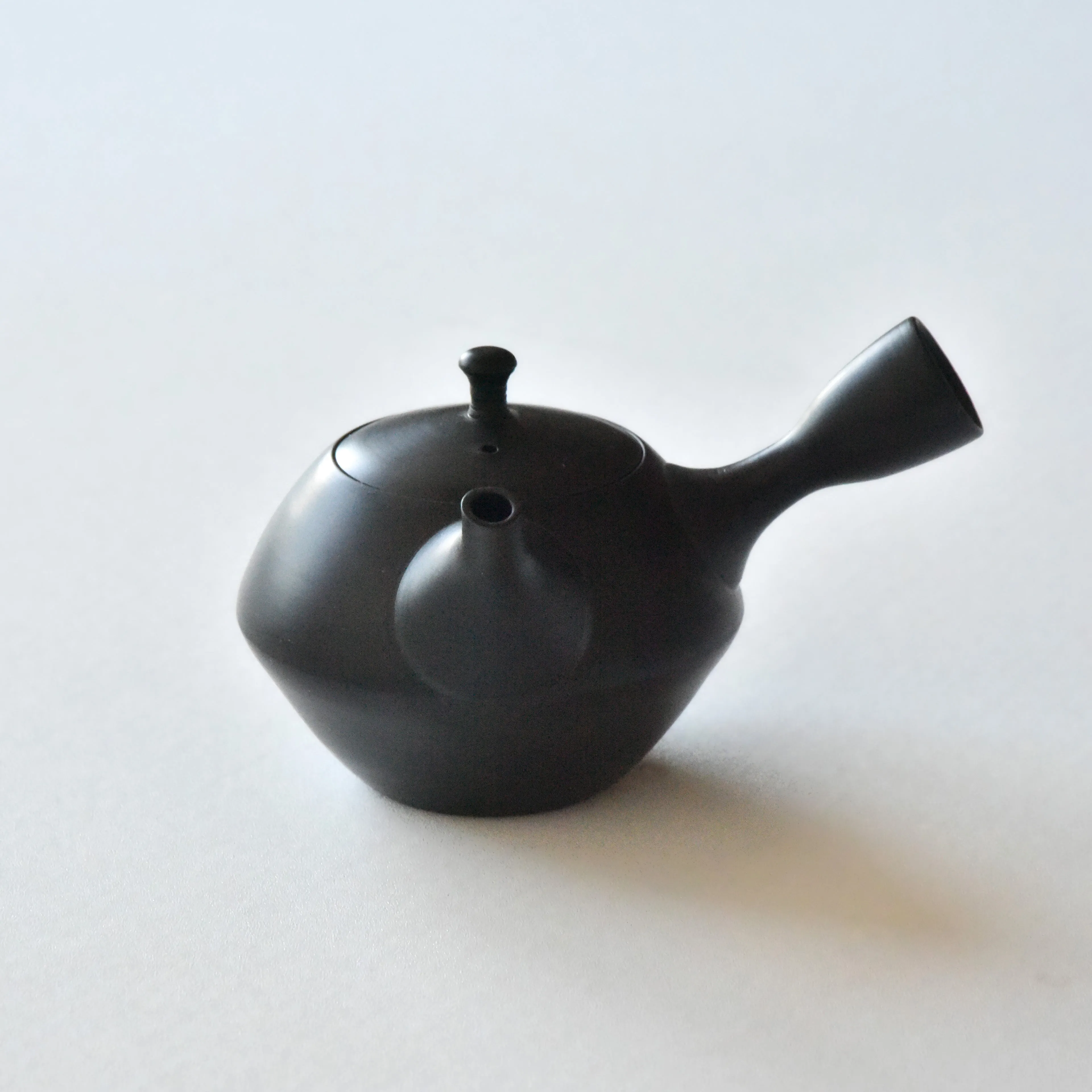 Hokuryu Reduction Fired Tama-gata Kyusu Teapot